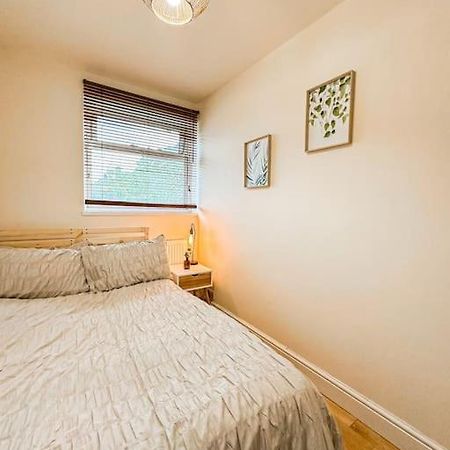 Bright & Spacious Split Level Flat In Kennington Londra Esterno foto
