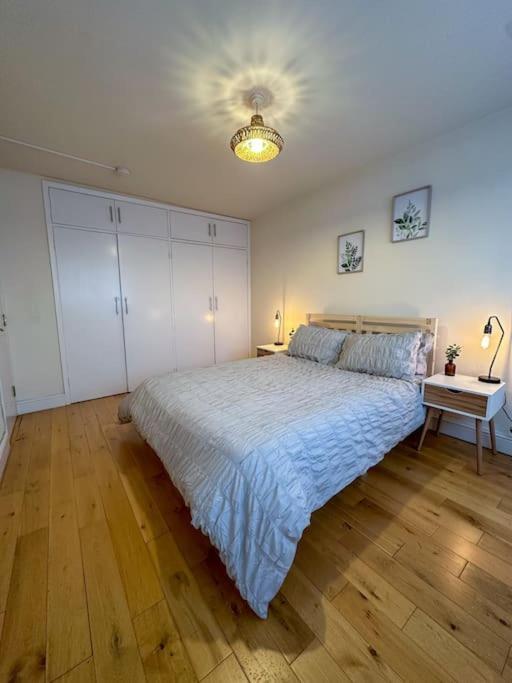 Bright & Spacious Split Level Flat In Kennington Londra Esterno foto