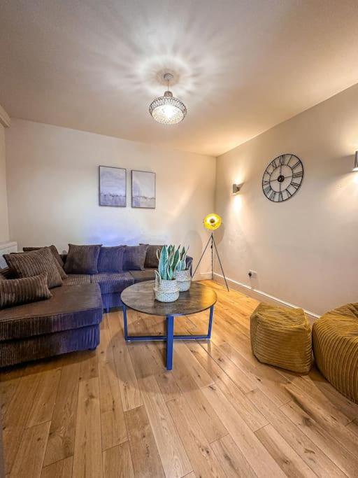 Bright & Spacious Split Level Flat In Kennington Londra Esterno foto