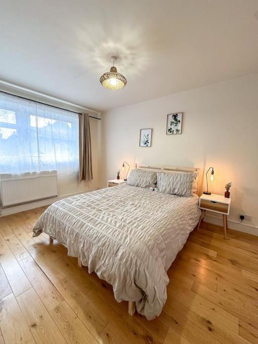 Bright & Spacious Split Level Flat In Kennington Londra Esterno foto