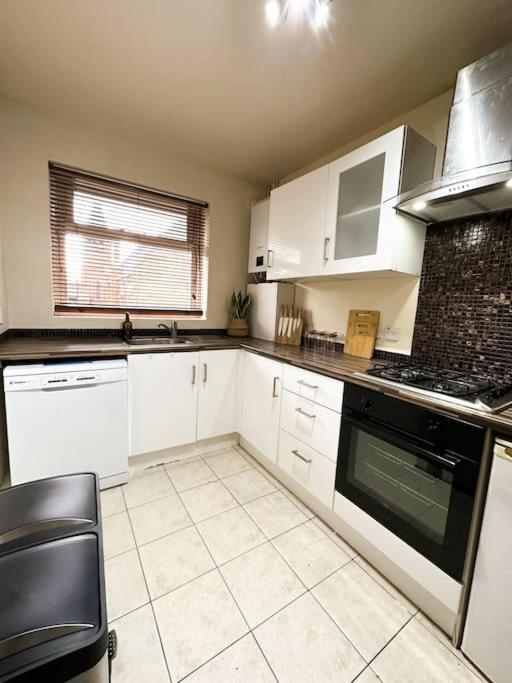 Bright & Spacious Split Level Flat In Kennington Londra Esterno foto